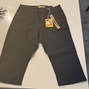 Hybrid & Company Women's Black Capris